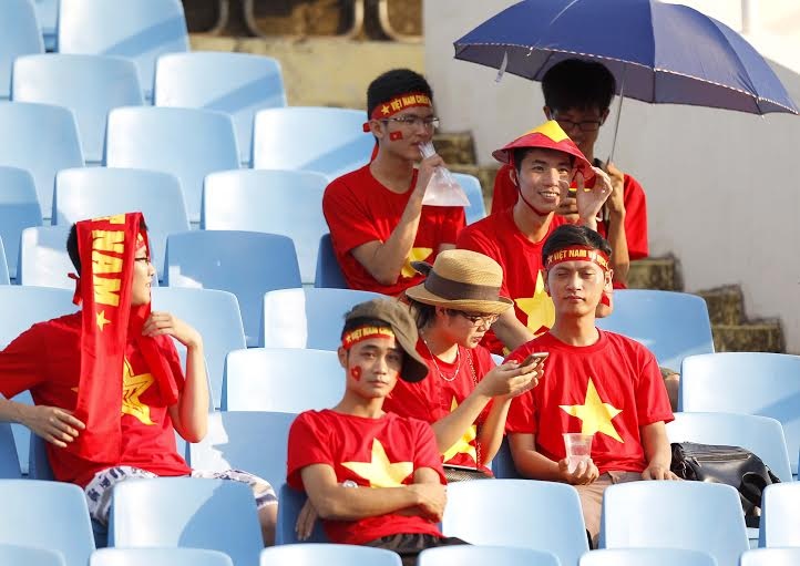 Cơn sốt vé và sự thiệt thòi của người hâm mộ Việt Nam - 2 Người hâm mộ luôn dành tình yêu đặc biệt với U19 Việt Nam - Ảnh: Gia Hưng