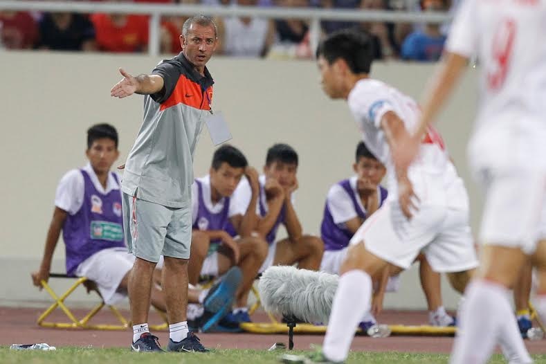 HLV Graechen hài lòng với những gì các học trò thể hiện - Ảnh: Gia Hưng