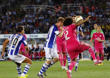 Nhìn lại 90 phút Real Madrid thảm bại ở xứ Basque - 16 Phút 65, Zurutuza tiếp tục đánh đầu chính xác hạ Casillas...