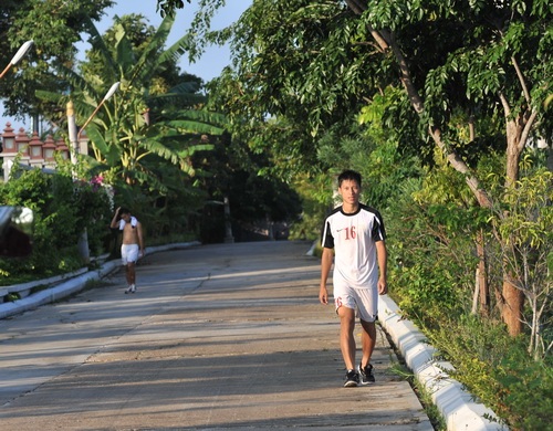 Nhiều cầu thủ U19 Việt Nam đều đi bộ 6 km/ngày