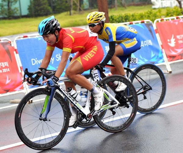 Nguyễn Thị Thật xuất sắc giành HCB xe đạp Asiad