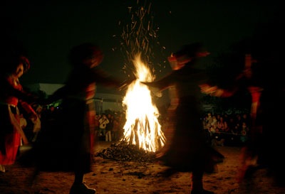 Thi gan cùng thần lửa - 2