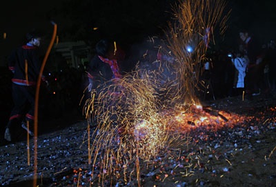 Thi gan cùng thần lửa - 11