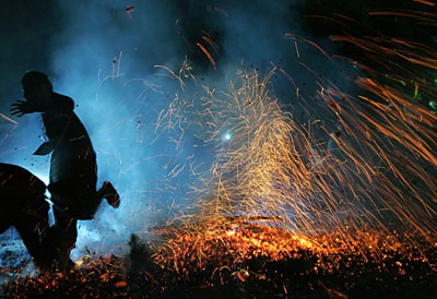 Thi gan cùng thần lửa - 8