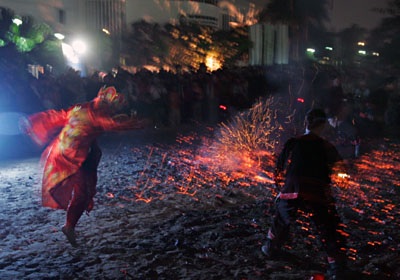 Thi gan cùng thần lửa - 15