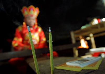 Thi gan cùng thần lửa - 1