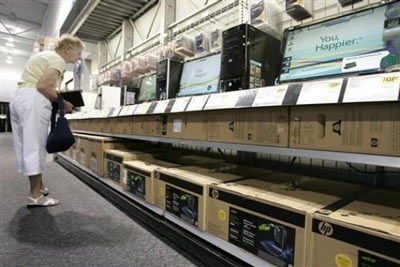 Microsoft khốn đốn vì suy thoái, doanh thu sụt giảm - 1