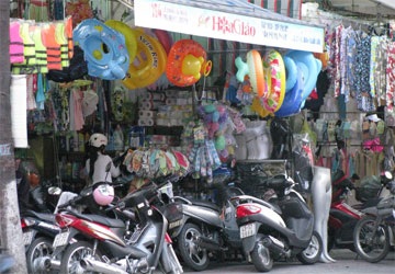 Hàng chống nóng “cháy” theo thời tiết - 1 Hàng chống nóng “cháy” theo thời tiết - 1