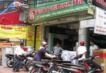 Hàng chống nóng “cháy” theo thời tiết - 2 Hàng chống nóng “cháy” theo thời tiết - 2