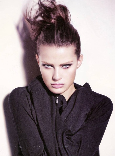 Isabeli Fontana lôi cuốn trên Vogue - 3 Isabeli Fontana lôi cuốn trên Vogue - 3