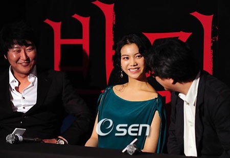 Nhiều sao "bự" xứ Hàn tới dự buổi chiếu ra mắt phim “Thirst” - 3