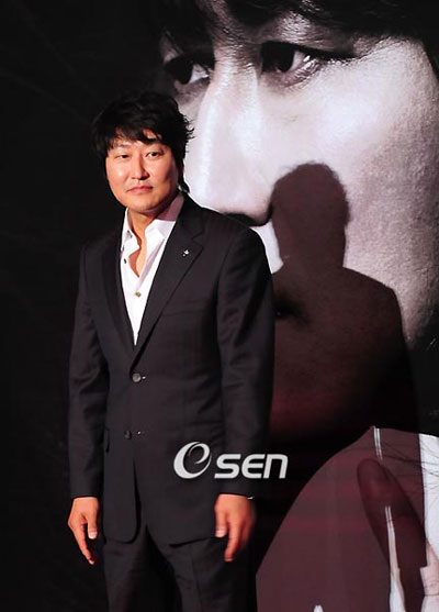 Nhiều sao "bự" xứ Hàn tới dự buổi chiếu ra mắt phim “Thirst” - 10