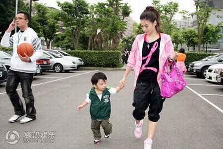 “Quý tử” nhà Trương Bá Chi được “săn đón” tại Đài Loan - 12