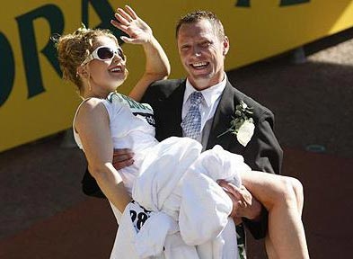 Vừa chạy marathon, vừa làm đám cưới - 3