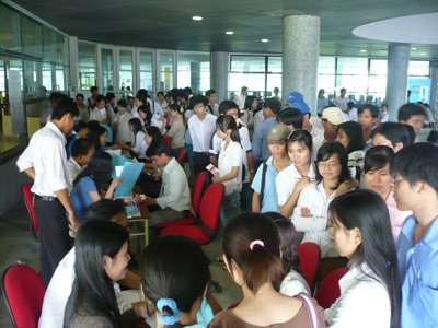 Gần 400 việc làm cho sinh viên  - 1