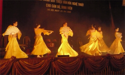 “Truyền lửa” văn hóa nghệ thuật cho sinh viên  - 2