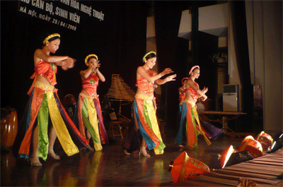 “Truyền lửa” văn hóa nghệ thuật cho sinh viên  - 6