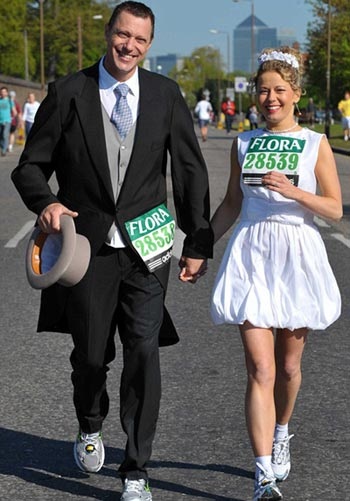 Vừa chạy marathon, vừa làm đám cưới - 1