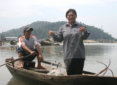 Người đàn bà “câu xác” trên sông Lam - 1 Người đàn bà “câu xác” trên sông Lam - 1