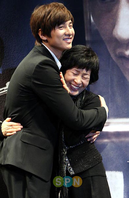 Gặp lại Won Bin trong buổi họp báo phim mới - 1