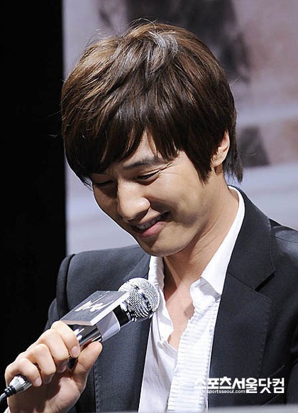 Gặp lại Won Bin trong buổi họp báo phim mới - 14