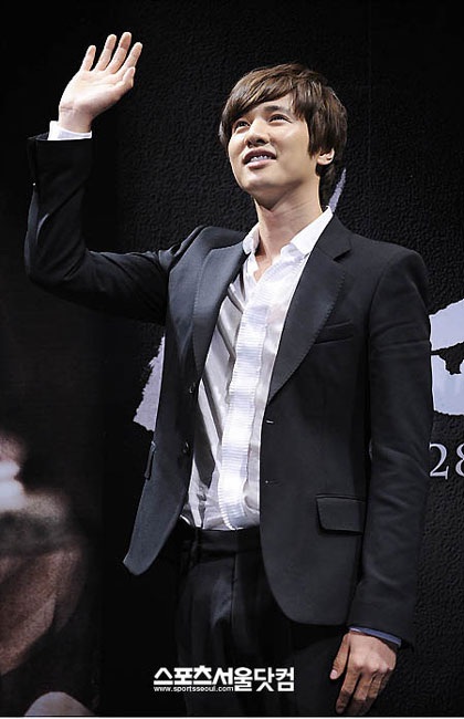 Gặp lại Won Bin trong buổi họp báo phim mới - 6