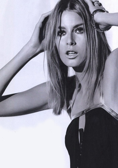 Chân dài Hana Soukupova lôi cuốn trên Elle - 14