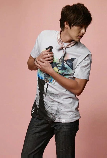 Khỏe khoắn đón hè cùng “tiểu hổ” Huyn Bin - 10