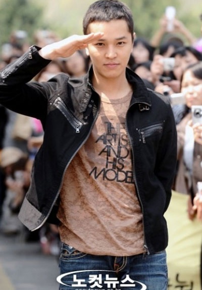“Thái tử Yul” Kim Jeong Hoon chính thức nhập ngũ - 2