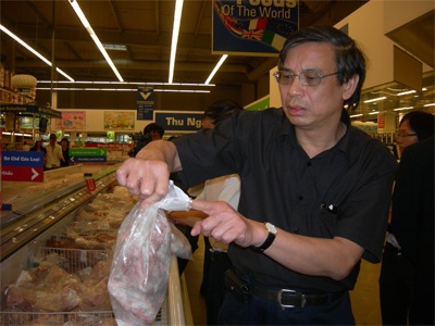 Thịt lợn vẫn đắt hàng trong “thời” cúm lợn - 2