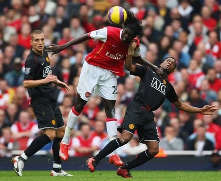 Những màn đọ sức sinh tử tại Old Trafford - 4