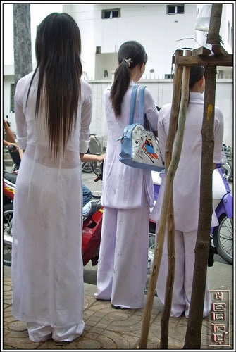 Nữ sinh mặc đồng phục “khó coi” - 1 Nữ sinh mặc đồng phục “khó coi” - 1