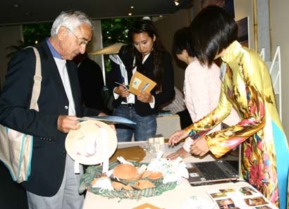 Lễ hội biển Việt Nam tại kinh đô thời trang thế giới - 2 Lễ hội biển Việt Nam tại kinh đô thời trang thế giới - 2