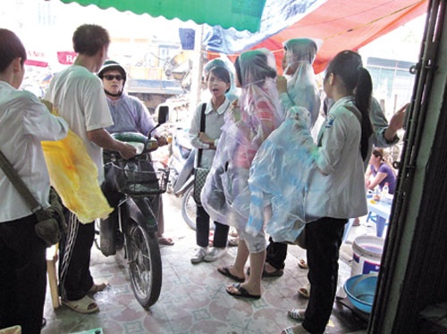 Dịch vụ độc nhất vô nhị ở Hà Nội: “Mở đường” qua nhà - 1