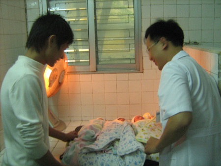 Một ca sinh 3 hiếm hoi ở Hà Tĩnh - 2