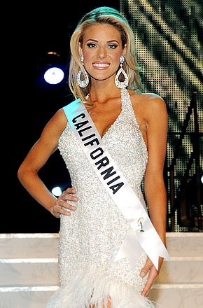 Á hậu Mỹ bị "tố" nâng ngực - 3