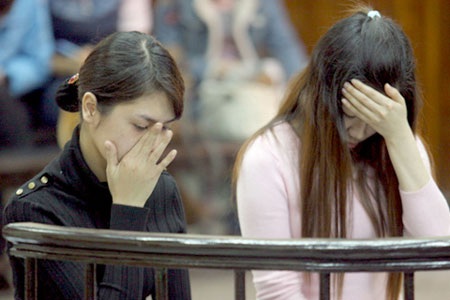 “Chân dài” vùi tuổi xuân sau song sắt - 1