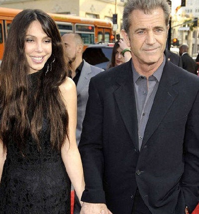 “Bồ Mel Gibson là người cơ hội” - 1