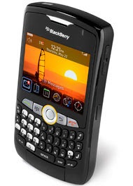 BlackBerry Curve đắt hàng hơn iPhone - 1 BlackBerry Curve đắt hàng hơn iPhone - 1