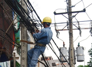 EVN tháo dỡ những đường dây vô thừa nhận - 1