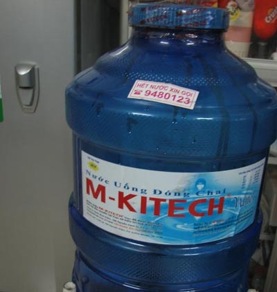 Tiếp tục đình chỉ 5 cơ sở sản xuất nước uống - 1 Tiếp tục đình chỉ 5 cơ sở sản xuất nước uống - 1