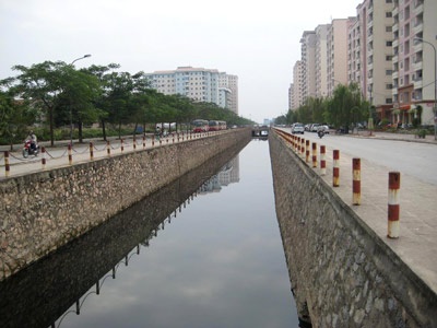 “Kênh thối” giữa khu đô thị mới - 1