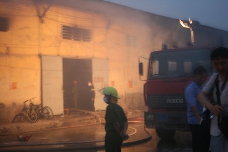 Cháy lớn tại ga Giáp Bát, 5 người bị thiêu chết - 1 Cháy lớn tại ga Giáp Bát, 5 người bị thiêu chết - 1