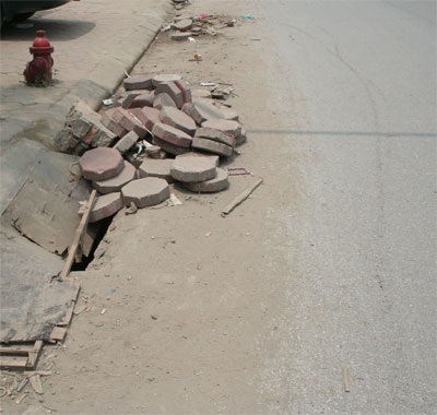 Một con đường nhiều “bẫy” - 3 Một con đường nhiều “bẫy” - 3