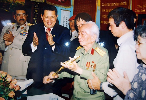 Chân dung Đại tướng Võ Nguyên Giáp qua ảnh - 5 Chân dung Đại tướng Võ Nguyên Giáp qua ảnh - 5