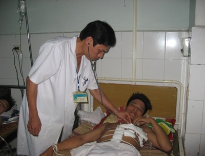 3 thanh niên bị đâm thủng tim trở về từ cõi chết - 1