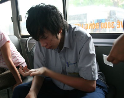 Tự “chuốc” tai nạn, hành hung người khác để “trút giận” - 1