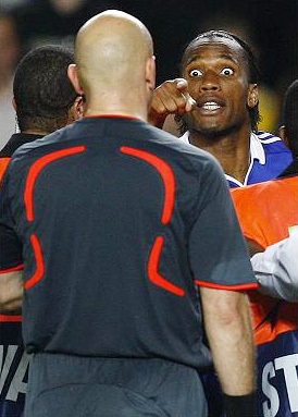 Lăng mạ trọng tài, Drogba có thể bị trừng phạt - 1