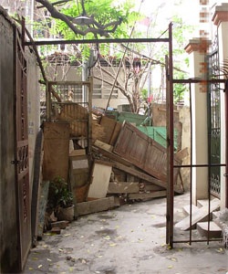 Bị hàng xóm bịt cổng suốt 19 năm giữa Thủ đô - 1 Bị hàng xóm bịt cổng suốt 19 năm giữa Thủ đô - 1