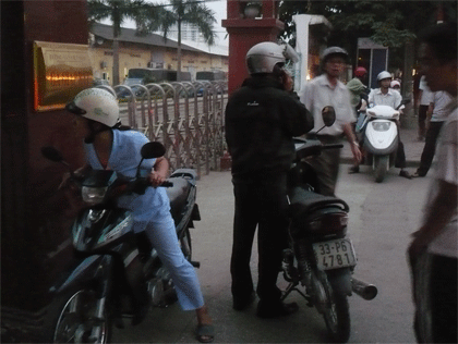 Nỗi đau ngoài cổng ga Giáp Bát - 1